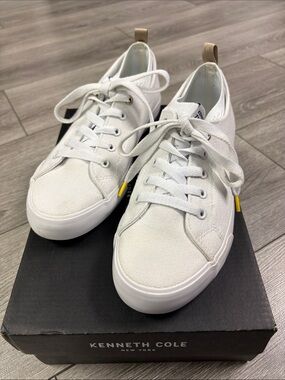Kenneth Cole White Canvas Sneakers Size 8